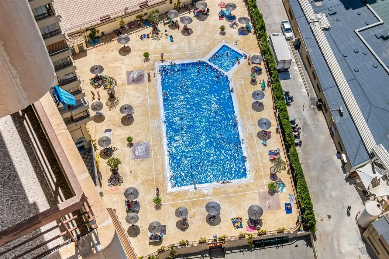 Piscina de Pis en venda en Benidorm amb Piscina i Moblat