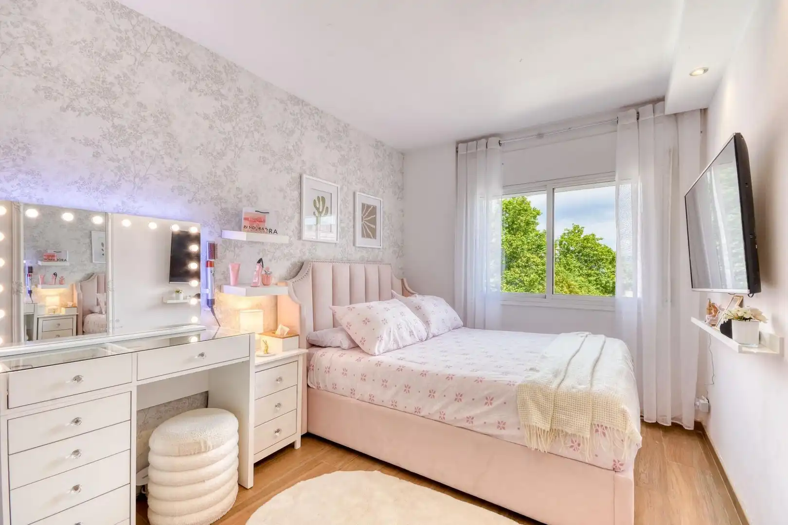 Bedroom of Flat for sale in Figueres  with Terrace, Oven and Microwave