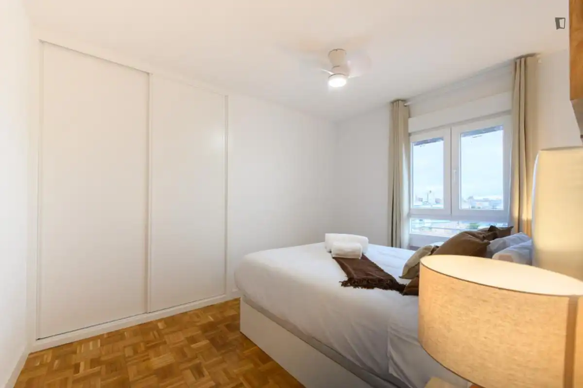 Schlafzimmer von Wohnungen zur Miete in Madrid mit Klimaanlage, Heizung und Möbliert
