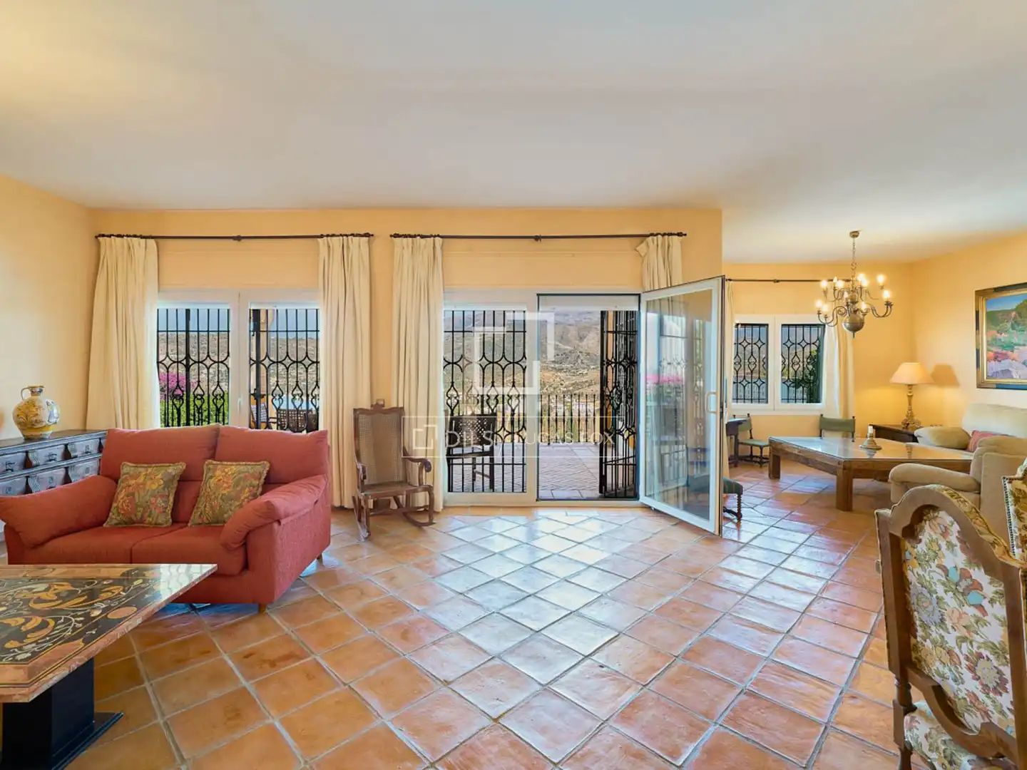Sala d'estar de Casa o xalet en venda en Almuñécar amb Aire condicionat, Calefacció i Jardí privat