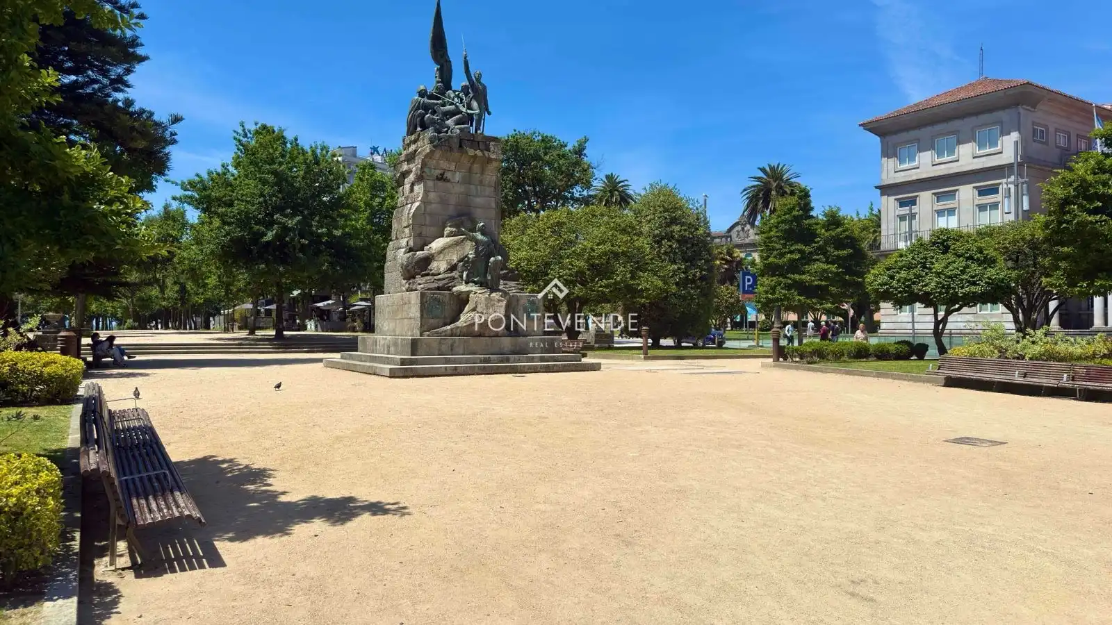 Vista exterior de Pis en venda en Pontevedra Capital  amb Calefacció i Traster