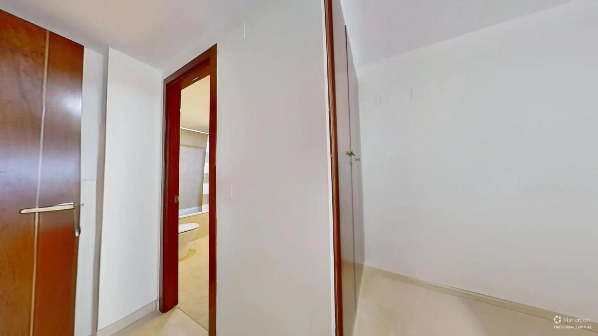 Wohnung zum Verkauf in Valencia mit Klimaanlage, Privatgarten und Terrasse