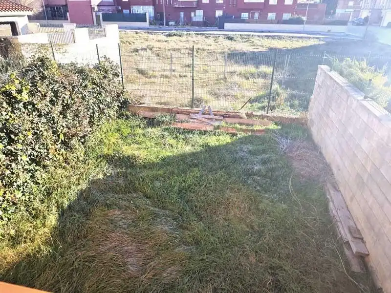 Casa adosada en venta en Ariza con Jardín privado, Terraza y Balcón
