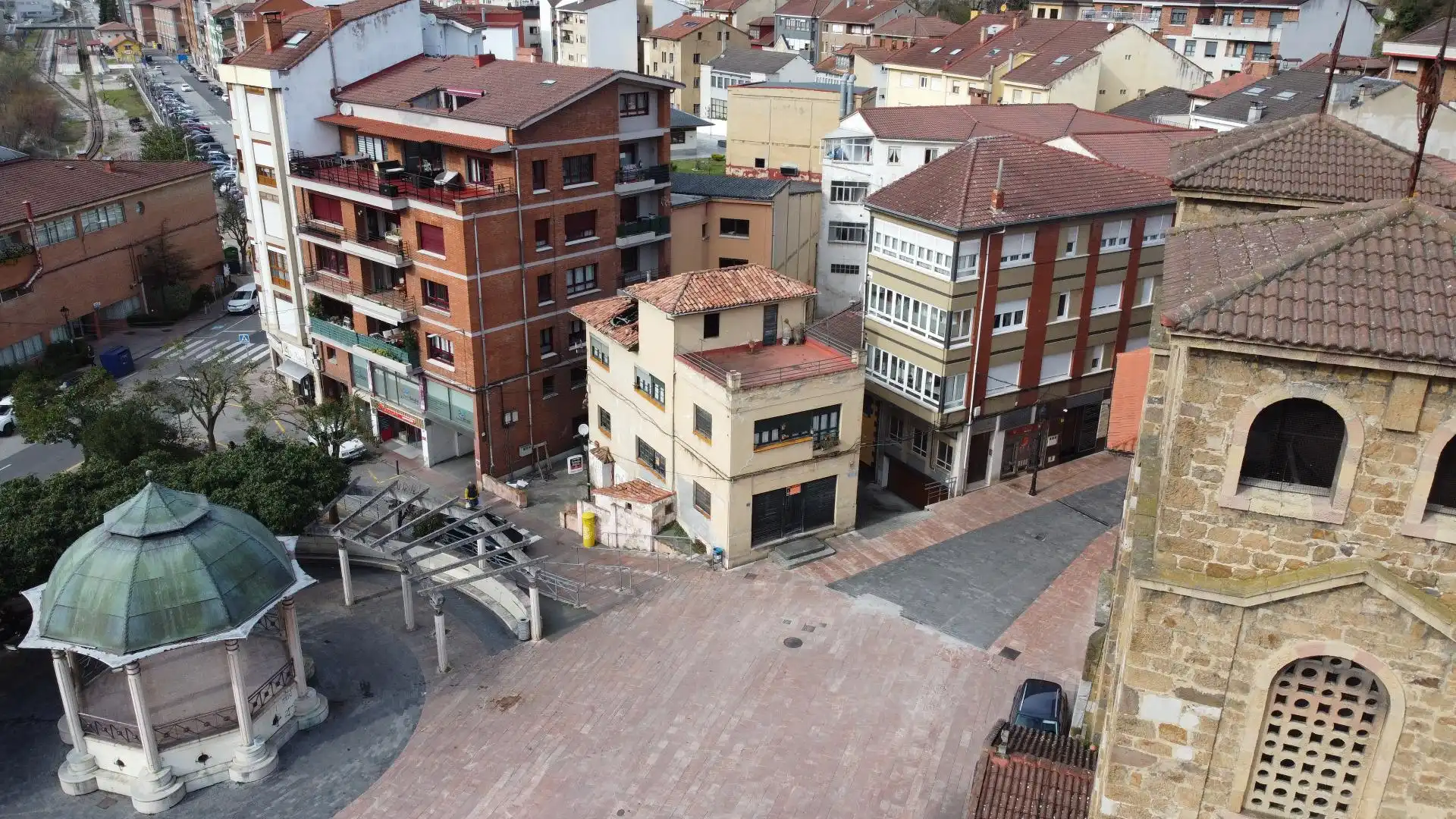 Vista exterior de Edifici en venda en Aller