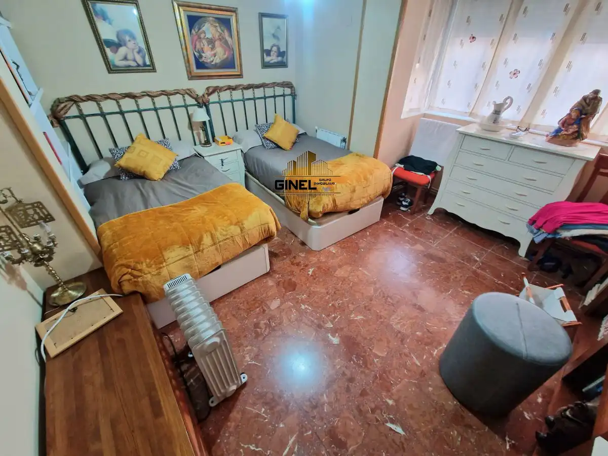 Dormitori de Pis en venda en Jaén amb Aire condicionat, Calefacció i Moblat