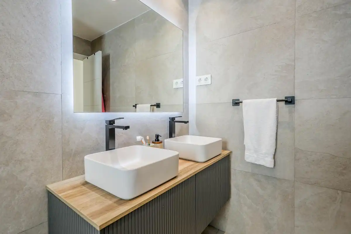 Bathroom of Flat for rent in Madrid  with Air Conditioner, Heating and Terrace
