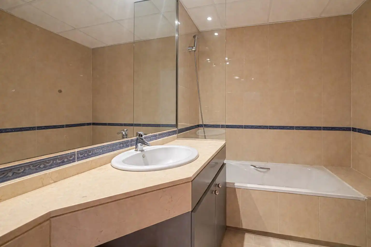 Badezimmer von Wohnung zum Verkauf in Sant Pere de Ribes mit Klimaanlage, Heizung und Terrasse