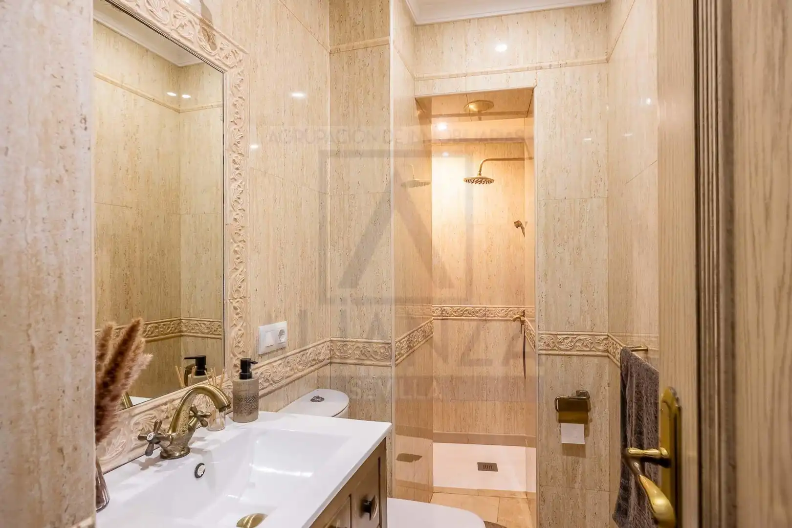 Bathroom of Flat for sale in Camas  with Air Conditioner, Heating and Terrace