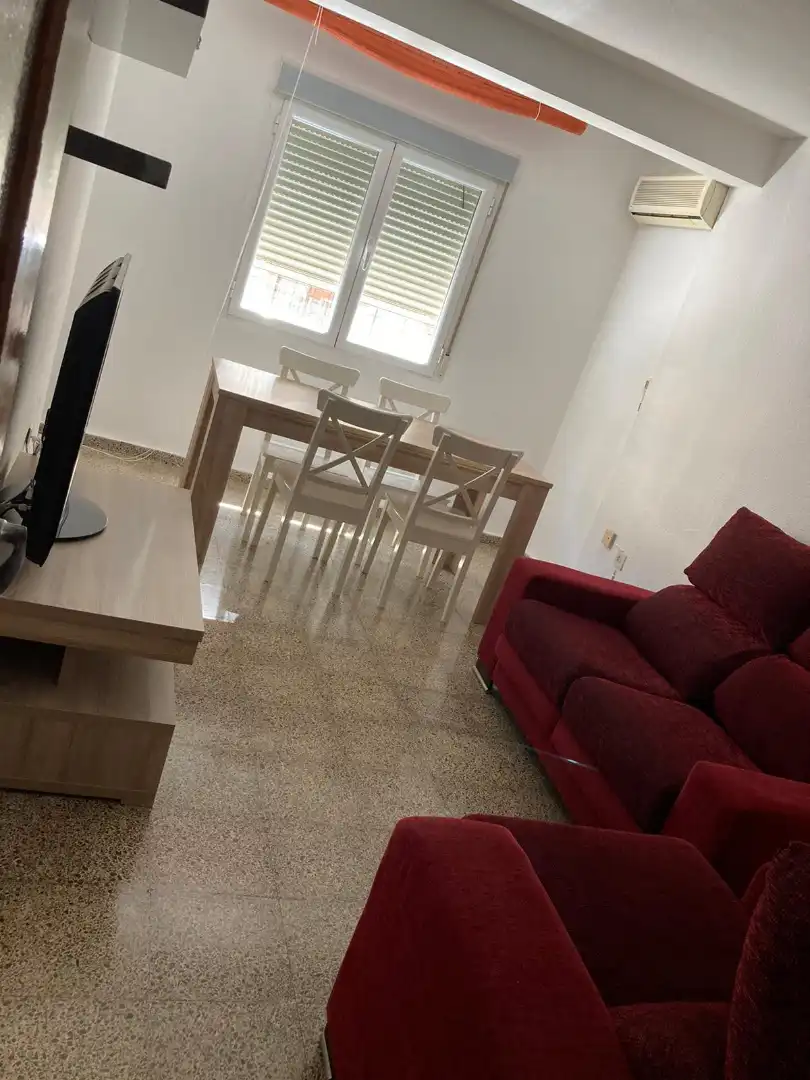 Menjador de Pis per a compartir en Granada amb Aire condicionat, Moblat i Rentadora