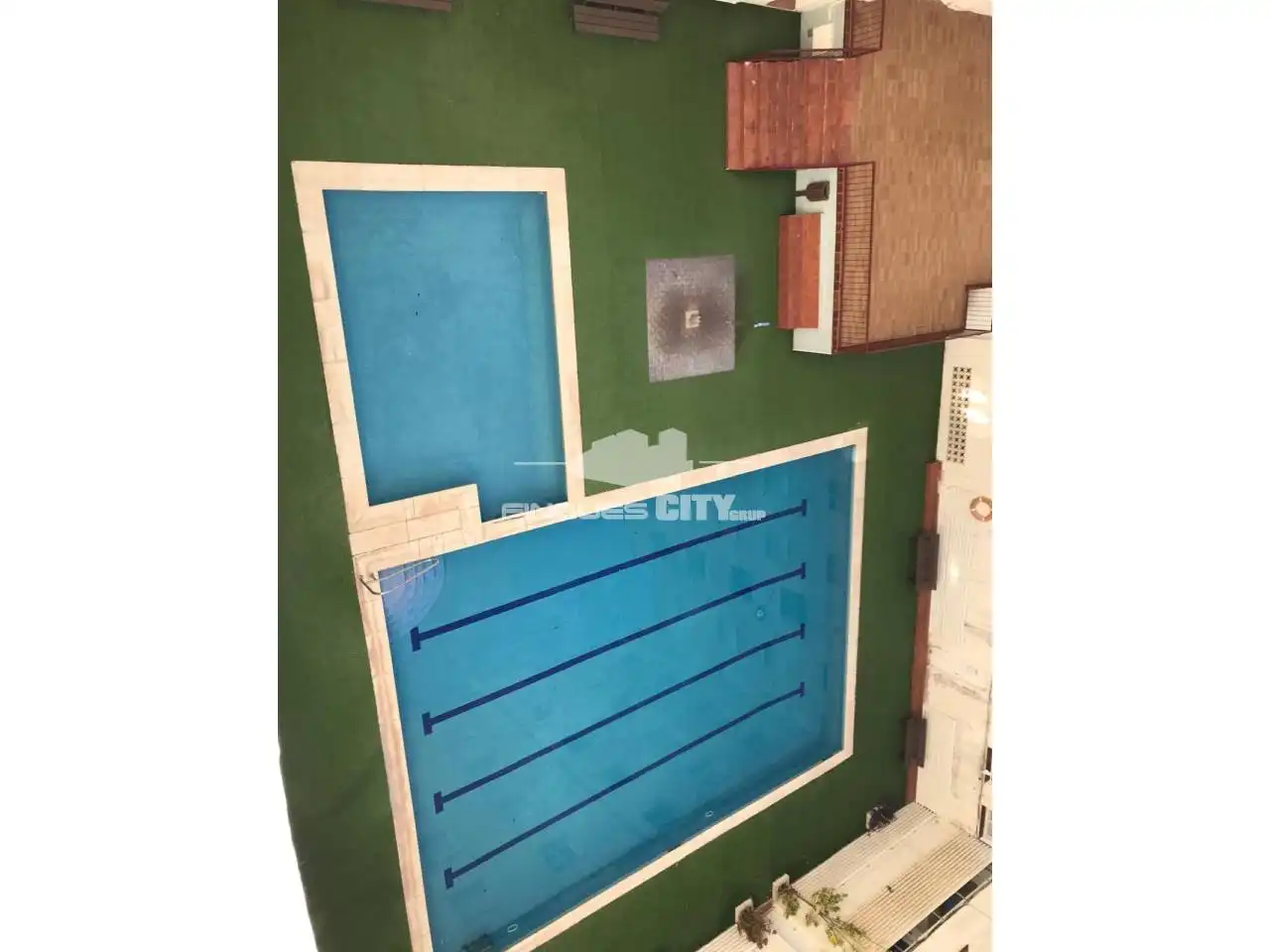 Piscina de Estudi en venda en Pineda de Mar amb Moblat i Piscina comunitària