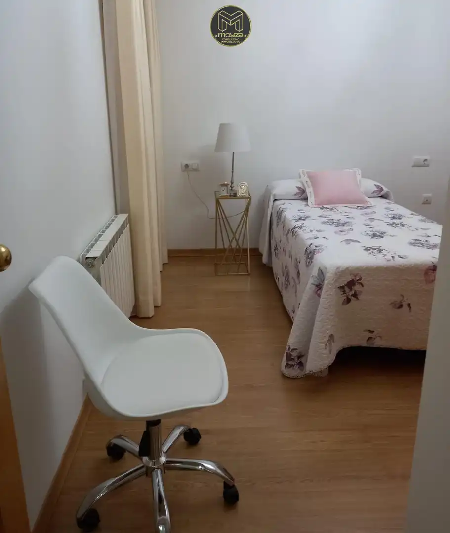 Bedroom of Flat for sale in Bailén  with Air Conditioner, Furnished and Balcony