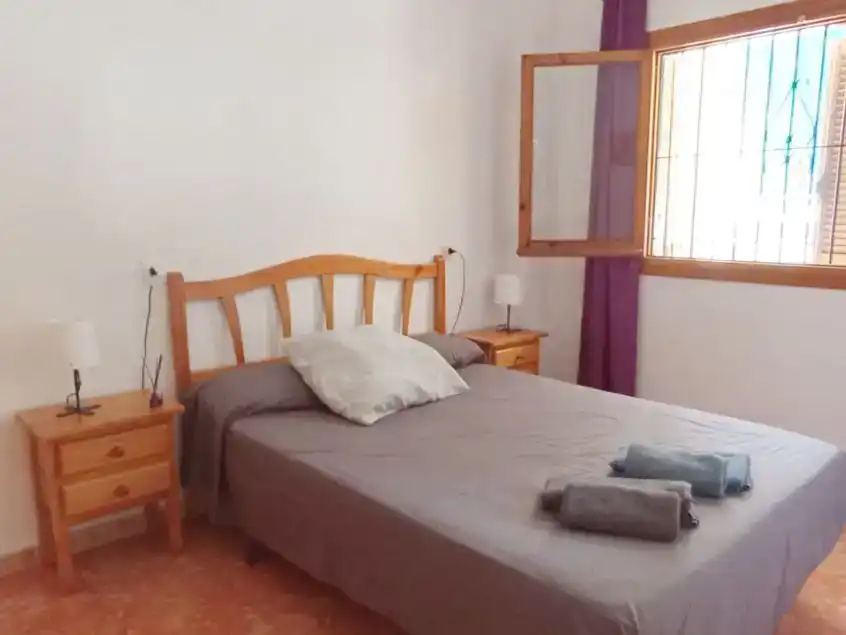 Schlafzimmer von Wohnung zur Miete in Torrevieja mit Klimaanlage und Schwimmbad