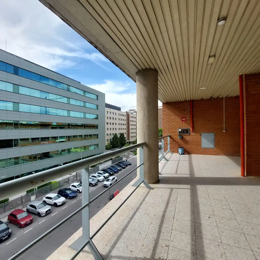 Vista exterior de Oficina en venda en Madrid amb Aire condicionat, Calefacció i Moblat