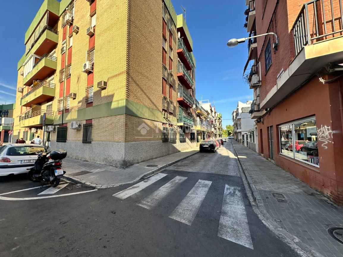 Vista exterior de Pis en venda en  Sevilla Capital
