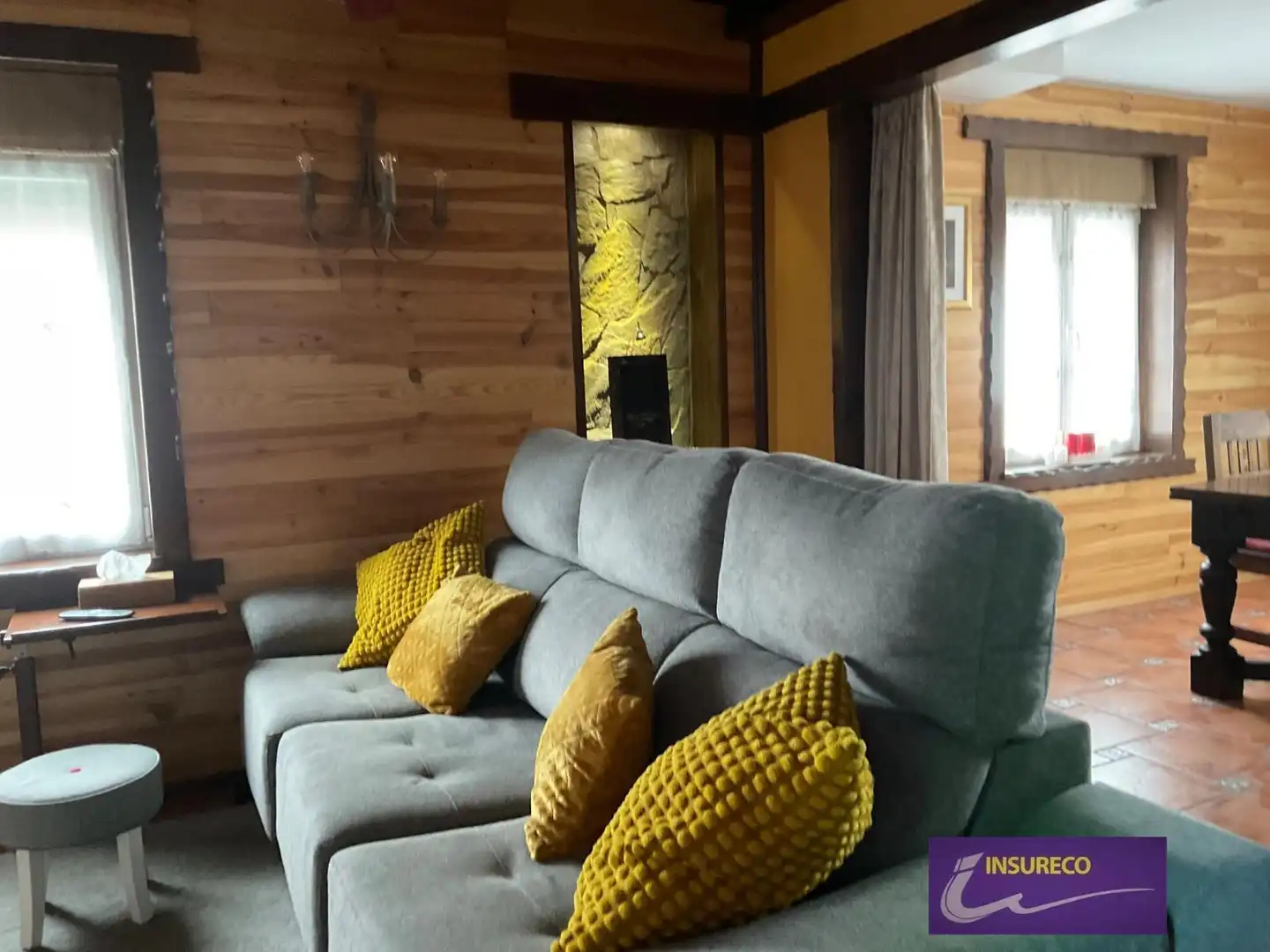 Sala d'estar de Casa o xalet en venda en Bustillo del Páramo amb Calefacció, Jardí privat i Parquet