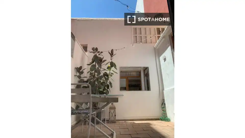 Exterior view of Flat for rent in Valencia  with Air Conditioner, Heating and Furnished