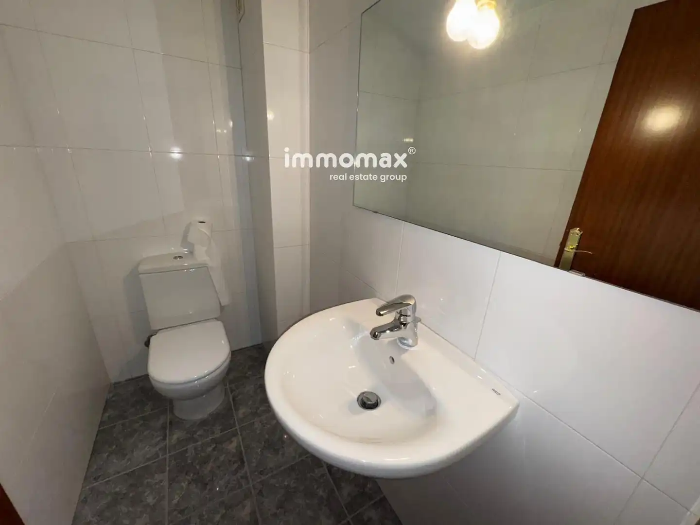 Bany de Casa o xalet en venda en Cornellà de Llobregat amb Calefacció i Traster