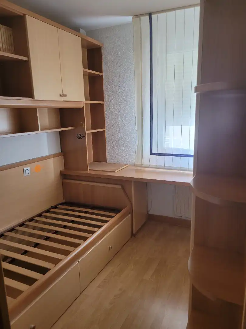 Dormitori de Pis en venda en Soria Capital  amb Calefacció, Parquet i Moblat