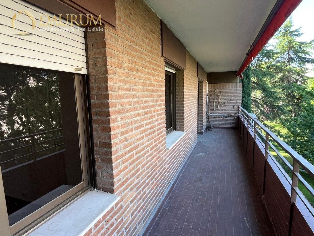 Balcony of Flat for sale in  Madrid Capital  with Air Conditioner, Terrace and Swimming Pool
