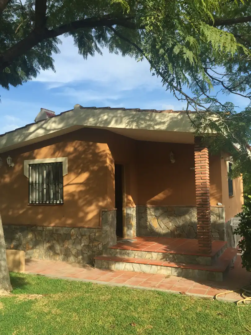 Vista exterior de Casa o xalet en venda en Alhaurín de la Torre amb Aire condicionat, Jardí privat i Terrassa