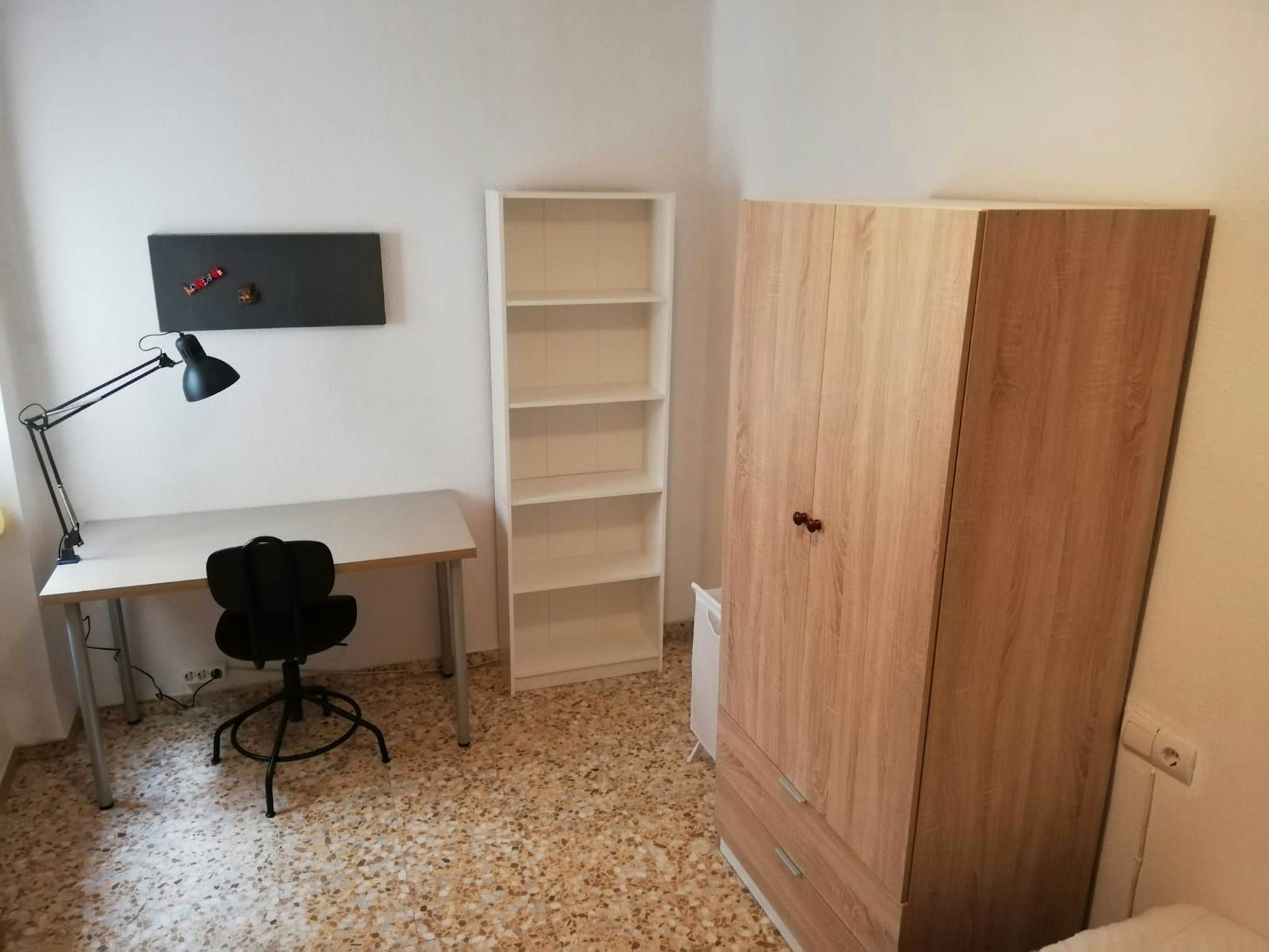 Dormitori de Pis per a compartir en  Valencia Capital amb Rentadora i TV