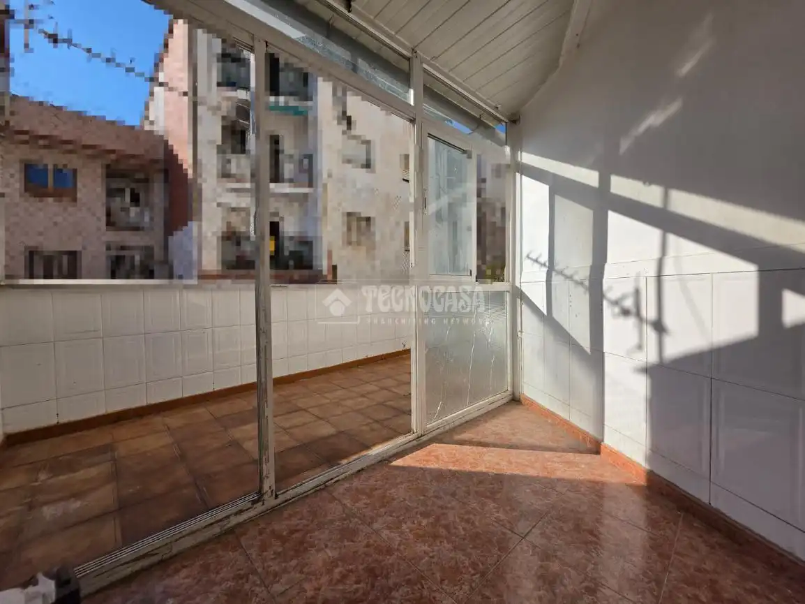 Dormitori de Pis en venda en Santa Coloma de Gramenet amb Parquet i Terrassa
