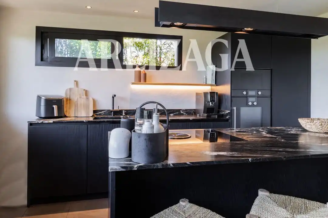 Cocina de Casa o chalet en venta en Donostia - San Sebastián  con Aire acondicionado, Calefacción y Jardín privado