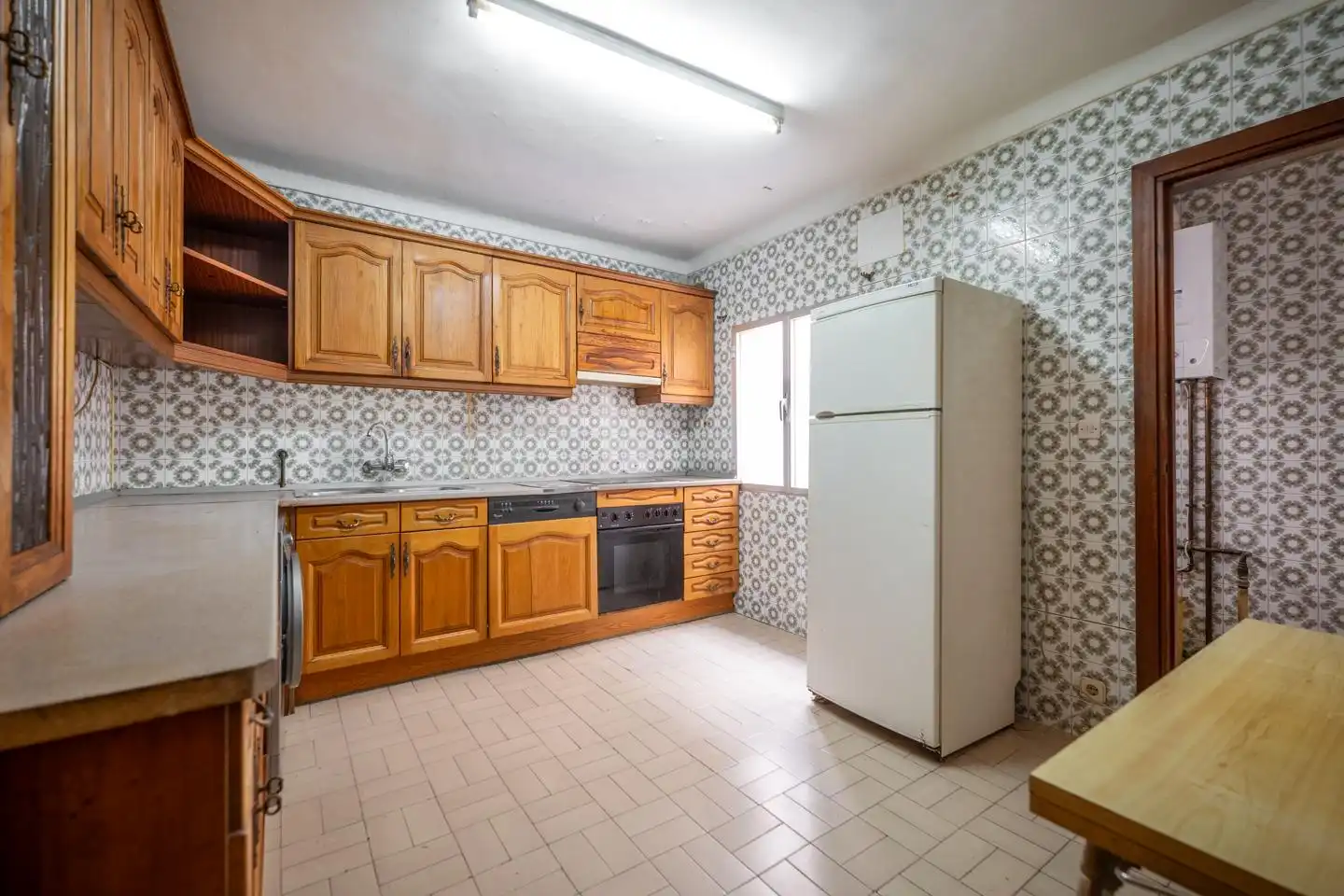Cuina de Pis en venda en Ávila amb Calefacció, Parquet i Moblat