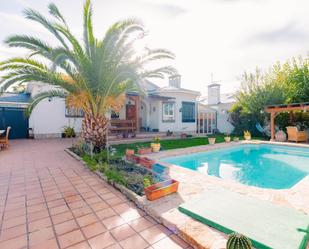 Vista exterior de Casa o xalet en venda en Brunete amb Aire condicionat i Piscina