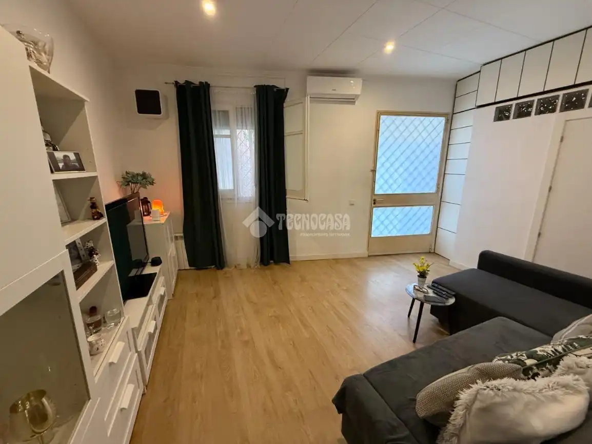 Sala d'estar de Pis en venda en Barcelona amb Aire condicionat
