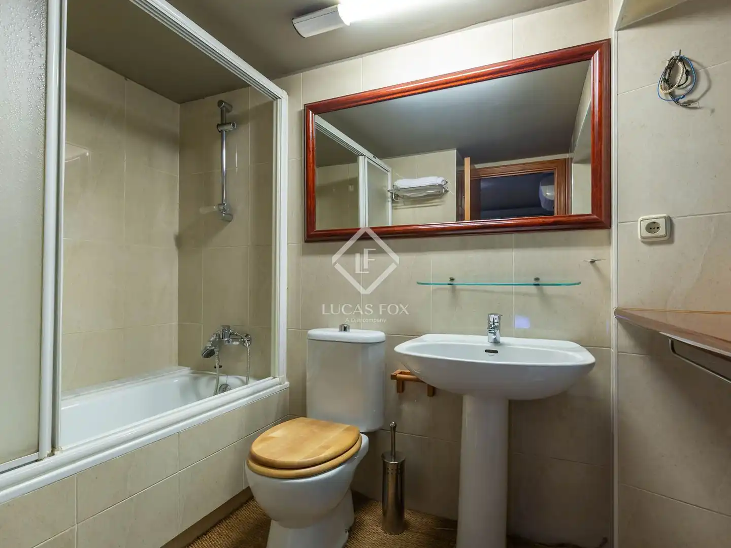 Bathroom of Houses for sale in Esplugues de Llobregat  with Air Conditioner, Heating and Private garden