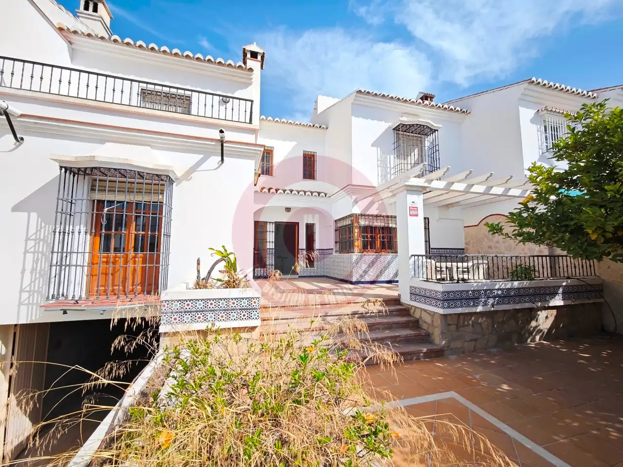 Vista exterior de Casa o xalet en venda en Vélez-Málaga amb Jardí privat i Terrassa