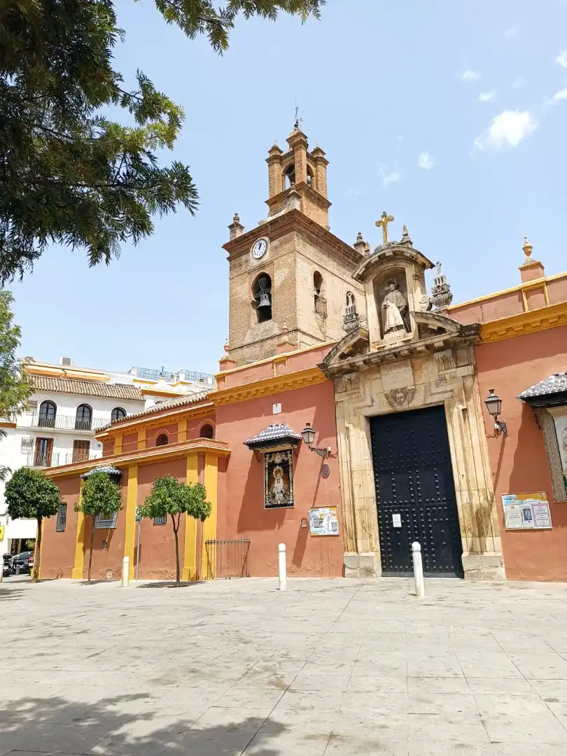 Vista exterior de Casa adosada en venda en Sevilla amb Terrassa i Balcó