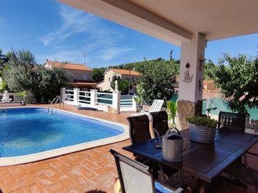 Villa con balcone in vendita a Costa Cunit - Els Jardins - Els Rosers