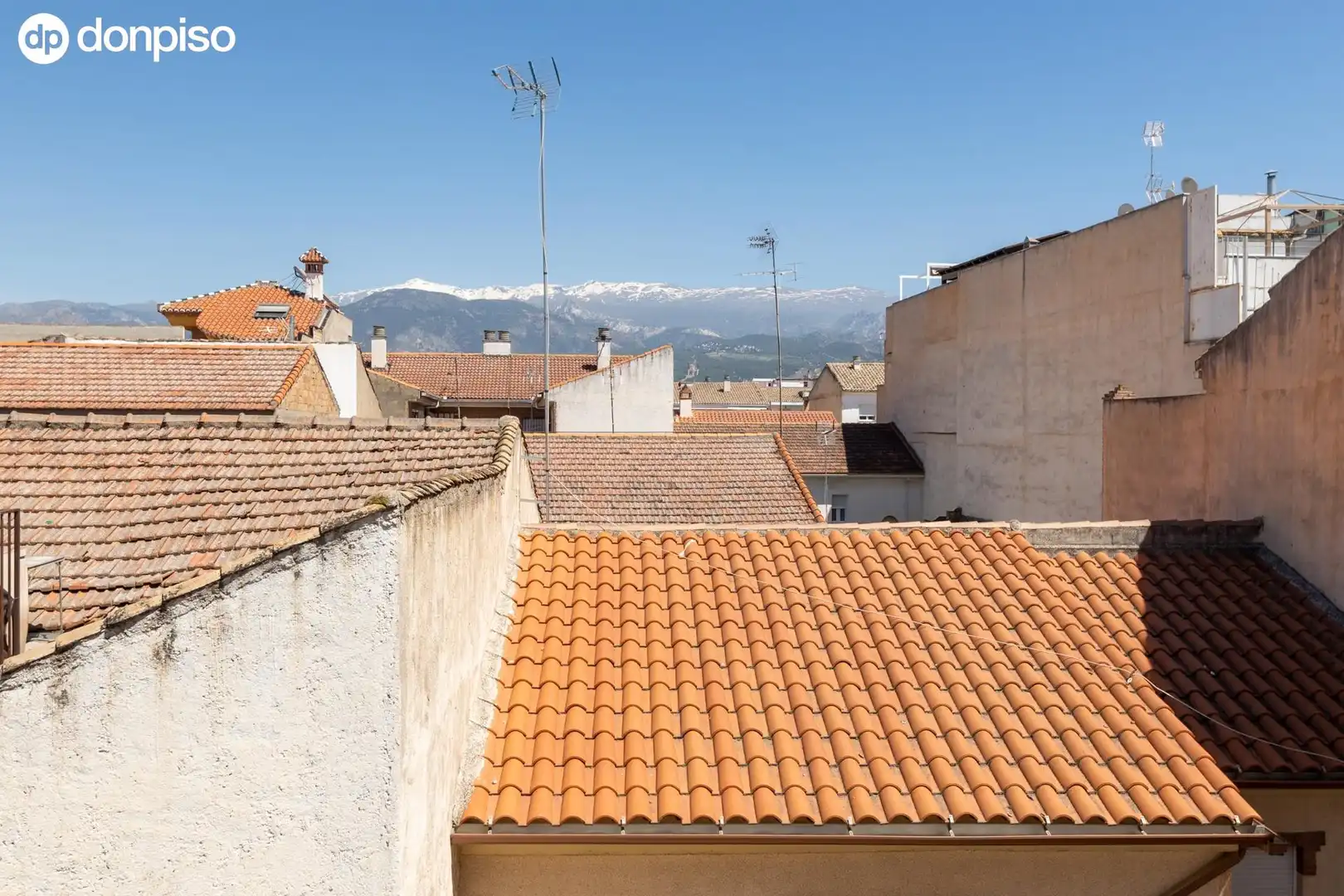 Vista exterior de Piso en venta en Armilla con Terraza, Amueblado y Balcón