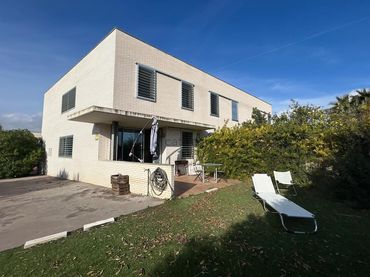 Haus mit Pool zum Verkauf in plaça europa