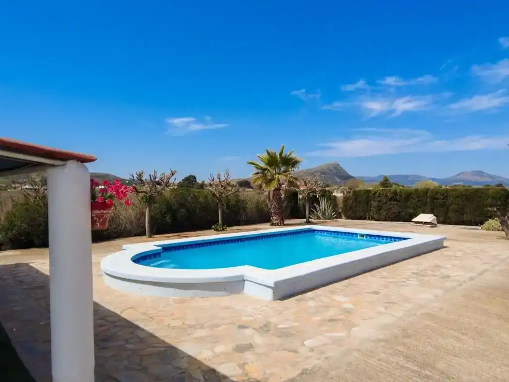Piscina de Finca rústica en venda en Villena amb Piscina