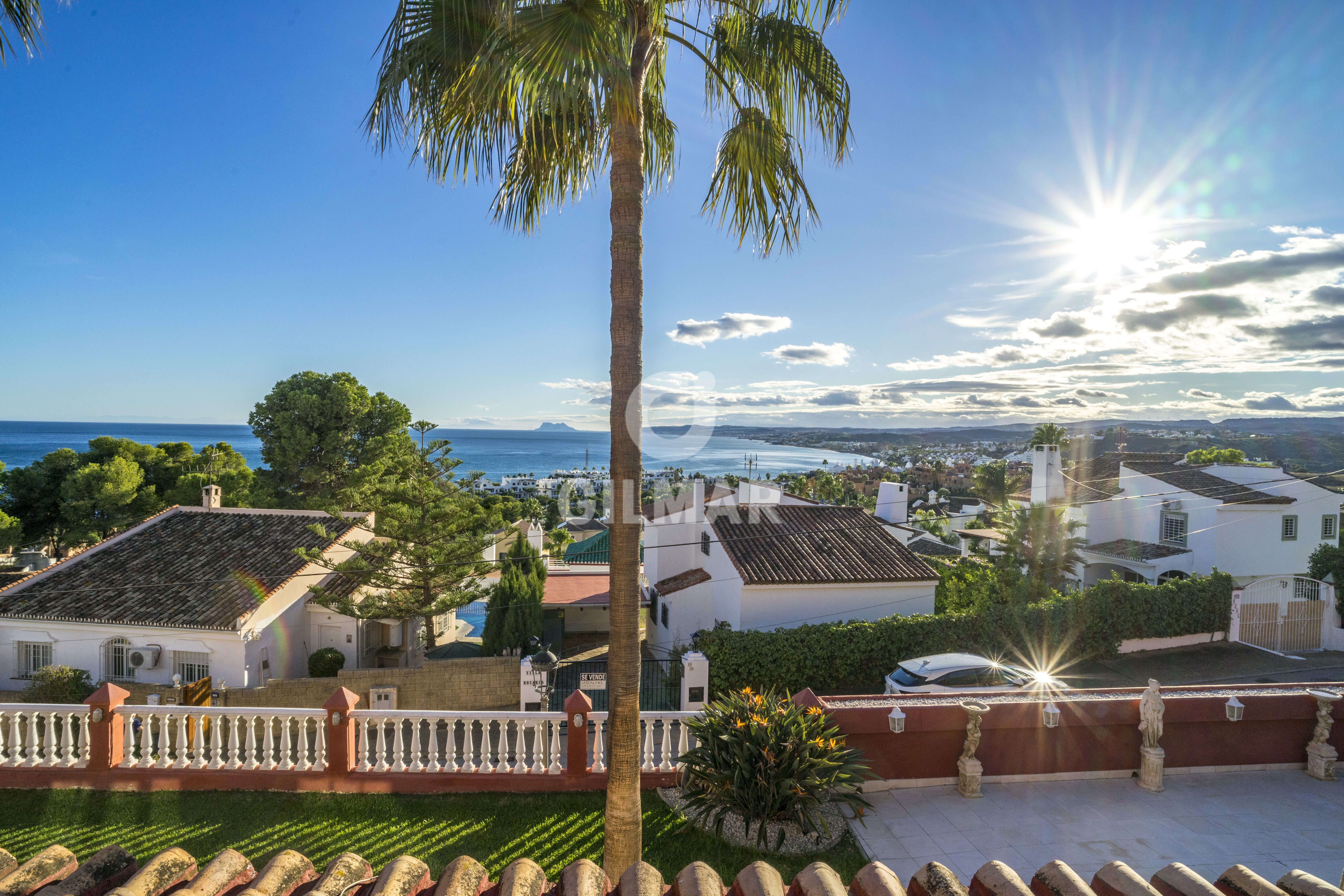 Vista exterior de Casa o xalet en venda en Estepona amb Calefacció i Piscina