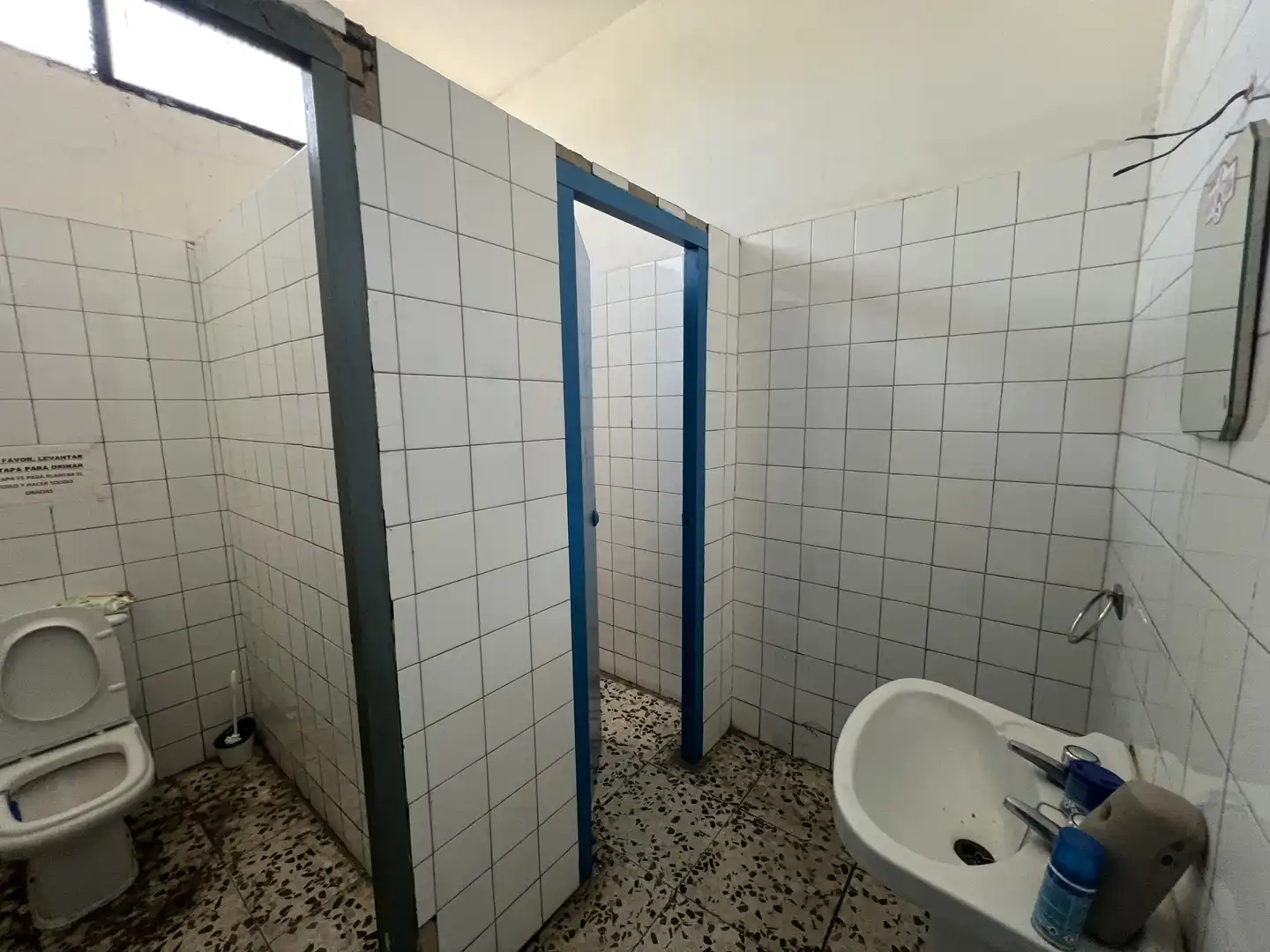 Badezimmer von Fabrikhallen zum Verkauf in Torrejón de Ardoz