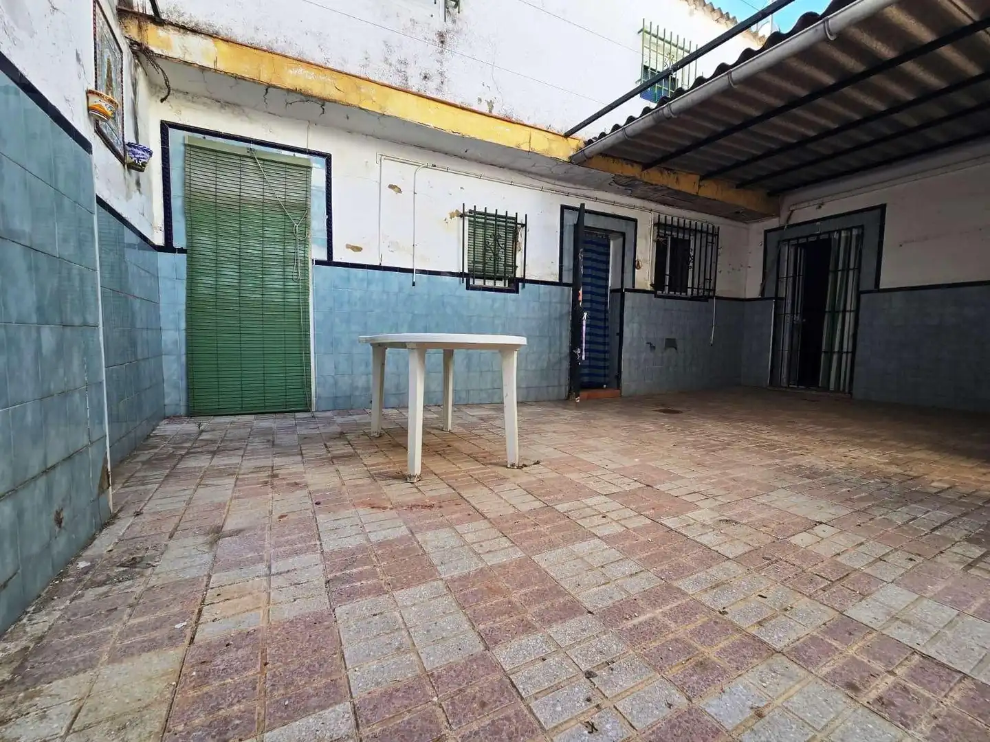 Exterior view of Houses for sale in Gines  with Air Conditioner, Terrace and Storage room