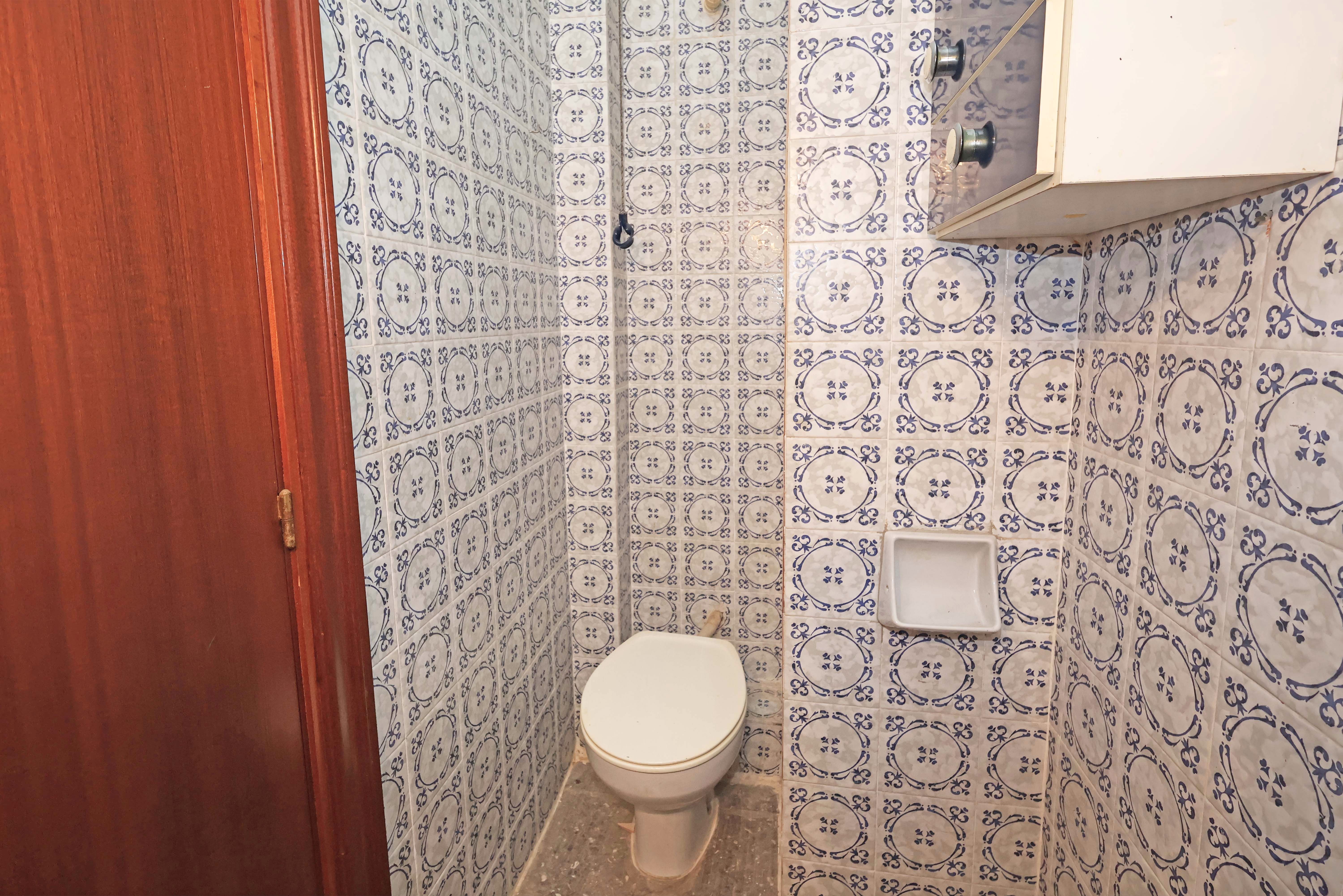 Bany de Pis en venda en Esplugues de Llobregat amb Balcó