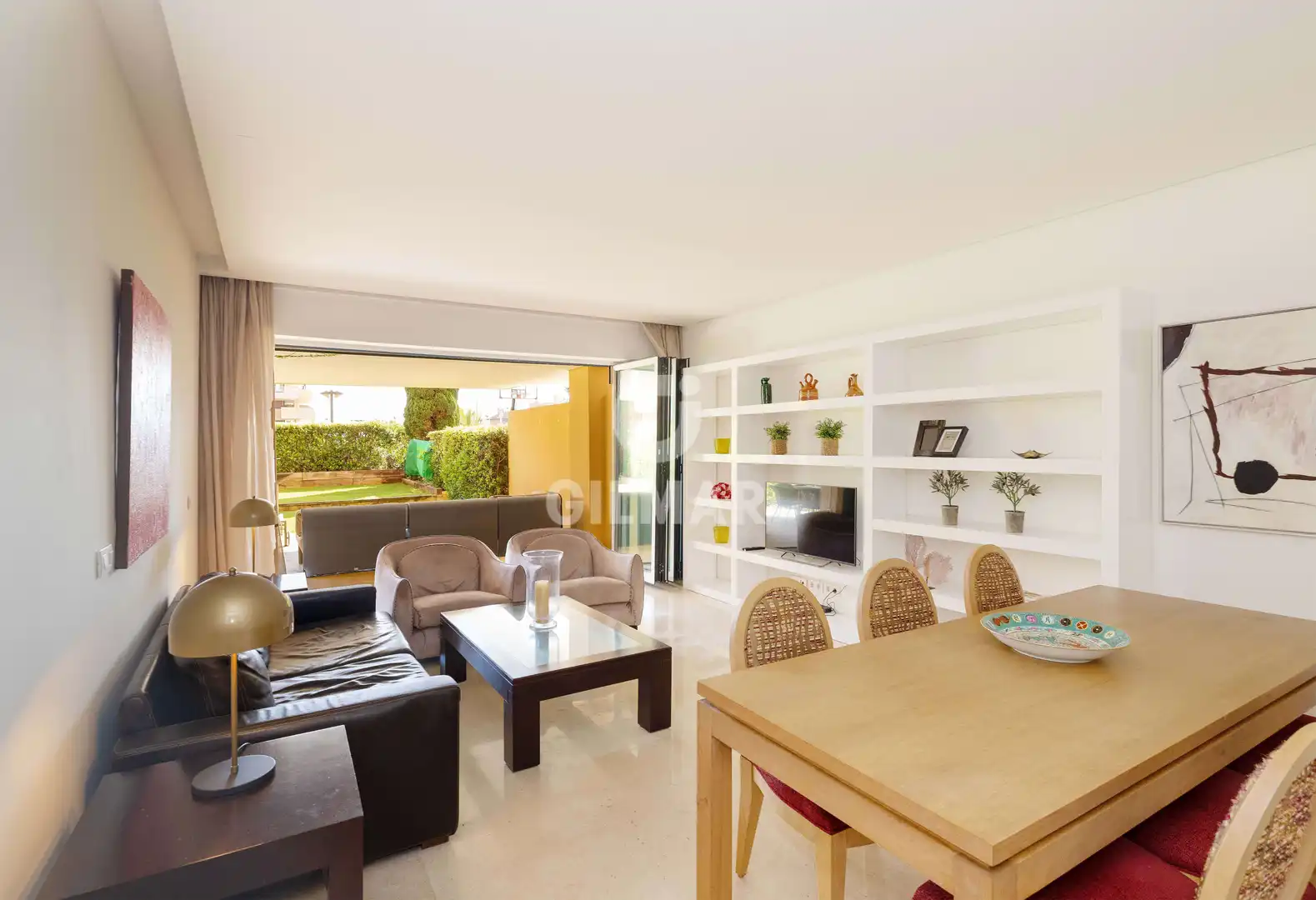 Sala d'estar de Apartament en venda en Sotogrande amb Calefacció, Jardí privat i Traster
