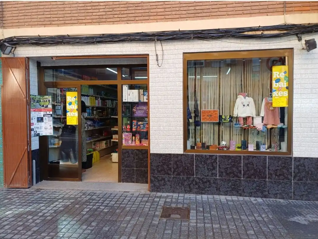 Local comercial en traspàs a Avenida Divino Maestro 5