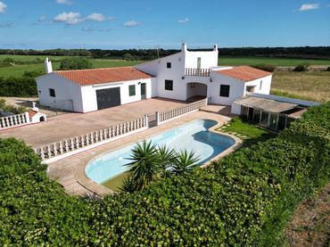 Casa rústica amb piscina en venda a Ciutadella