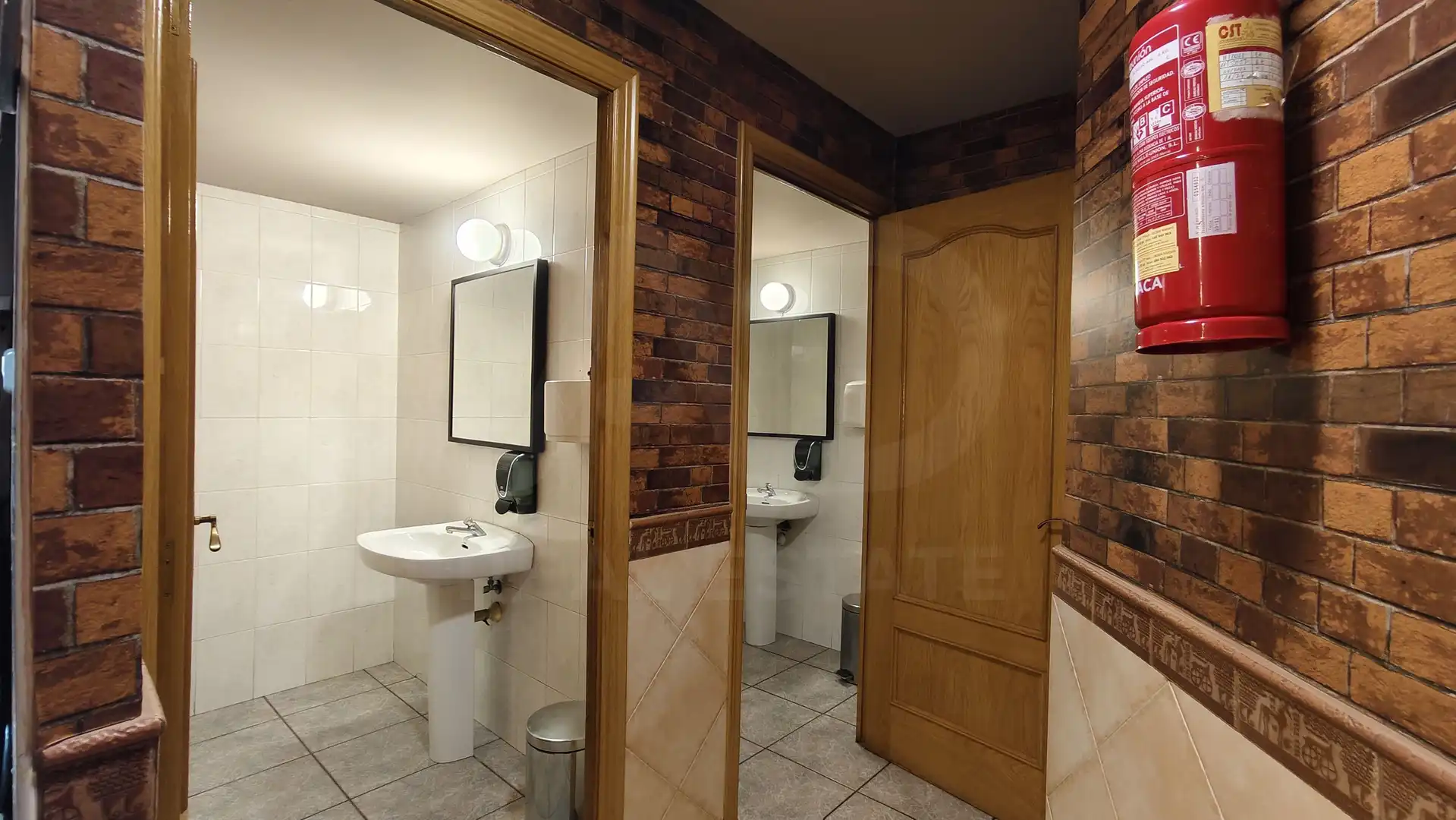 Baño de Local en venta en Mataró
