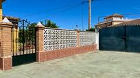Vista exterior de Casa o xalet en venda en  Córdoba Capital amb Aire condicionat, Calefacció i Jardí privat