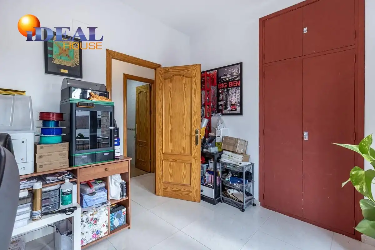 Flat for sale in Granada  with Air Conditioner and Terrace
