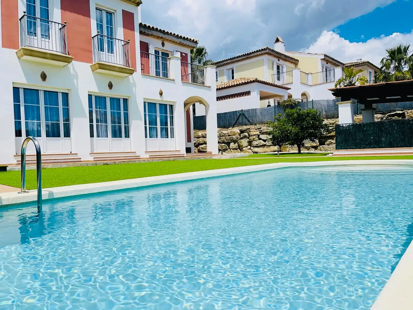 Villa mit Terrasse zum Verkauf in Golf Bahía, imagen 4