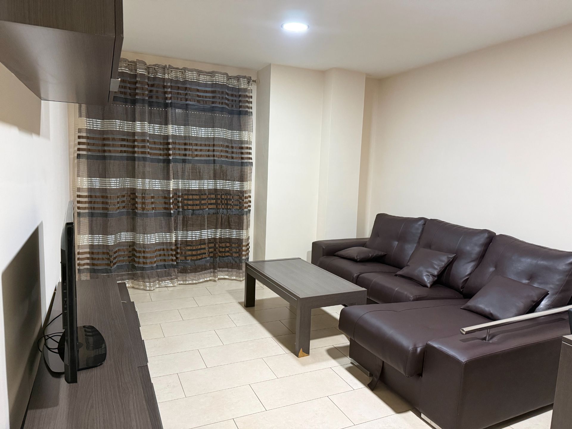 Sala de estar de Piso de alquiler en La Línea de la Concepción con Aire acondicionado, Calefacción y Horno