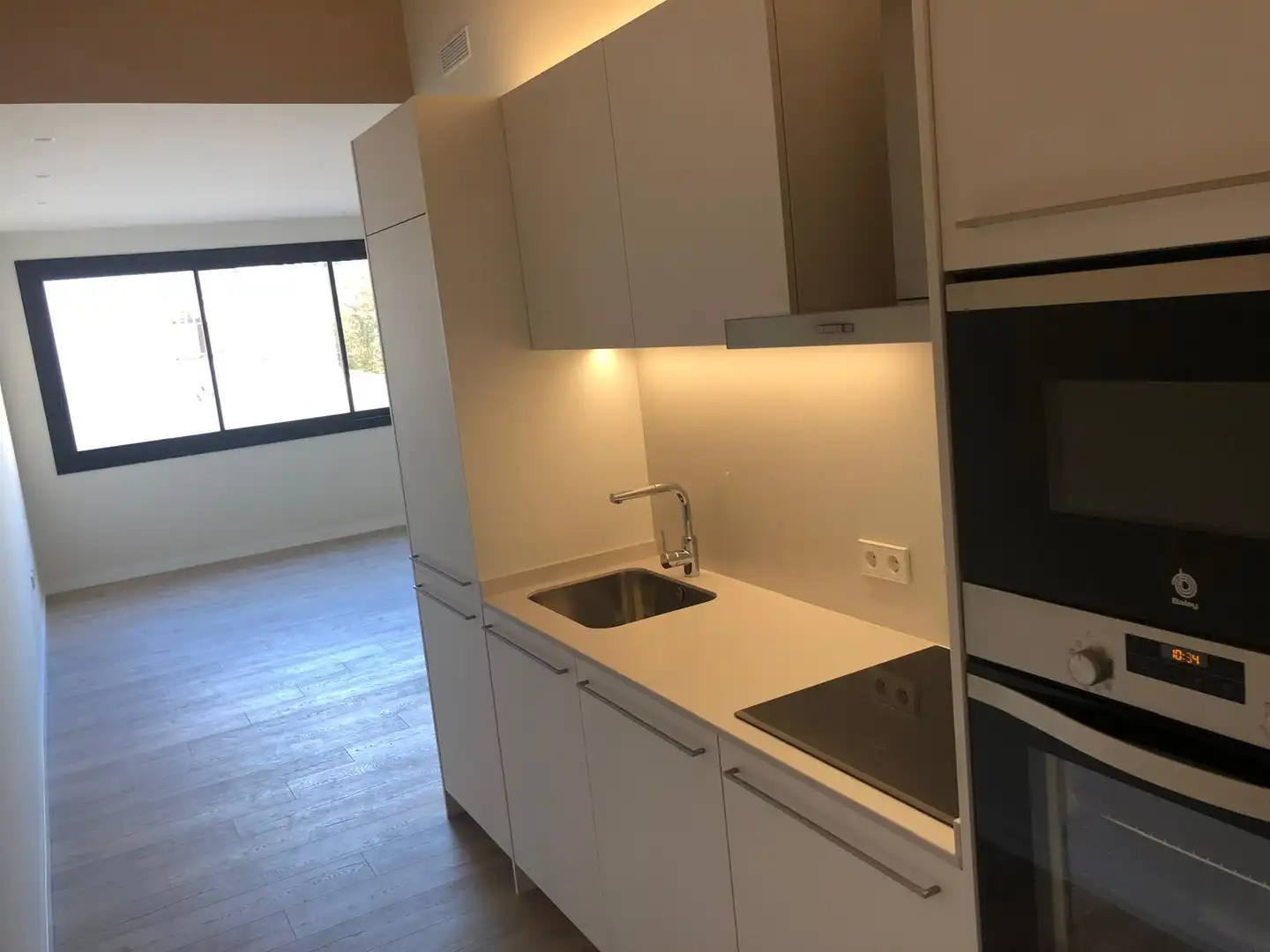 Cuina de Pis de lloguer en Girona amb Aire condicionat, Calefacció i Parquet
